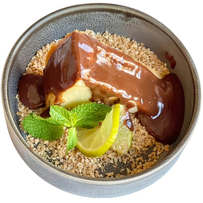 Чизкейк Нью-Йорк с горячим  молочным шоколадом - кусочек